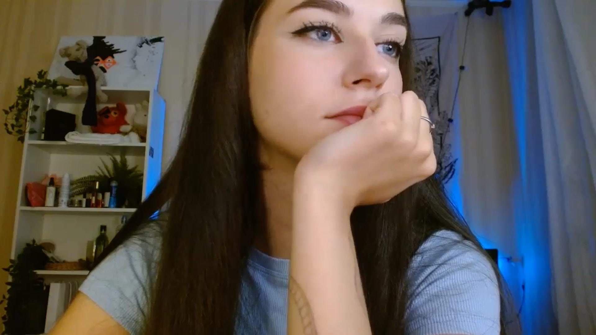 Gallery image thumbnail from ElsieF_'s myfreecams stream on, 08/06/2024, 19:08 image 7 of 20