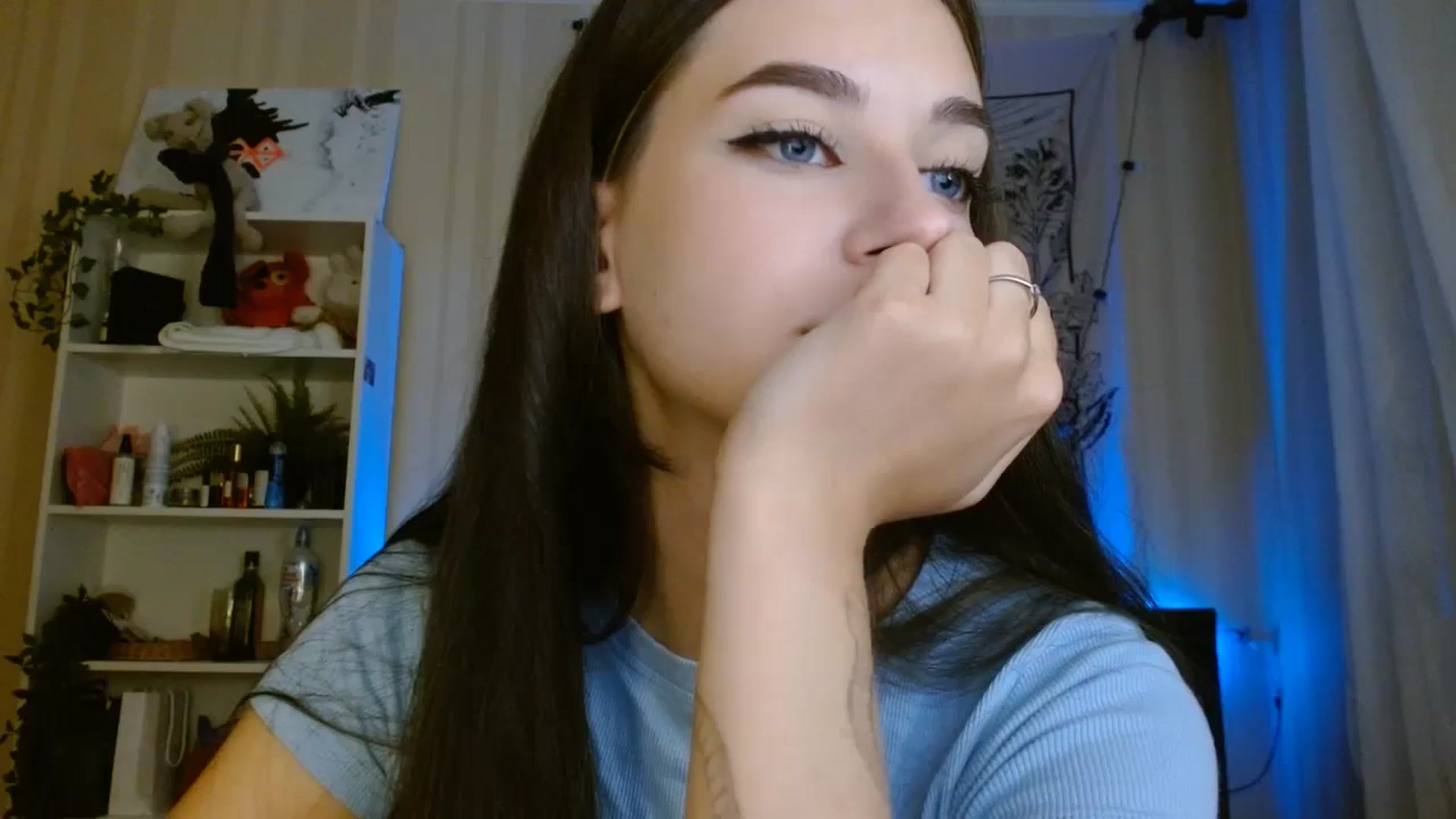 Gallery image thumbnail from ElsieF_'s myfreecams stream on, 08/06/2024, 19:08 image 3 of 20