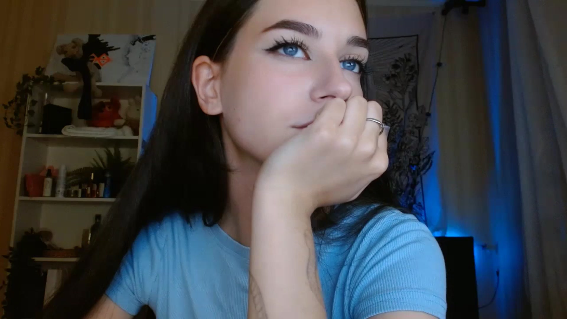Gallery image thumbnail from ElsieF_'s myfreecams stream on, 08/06/2024, 19:08 image 2 of 20
