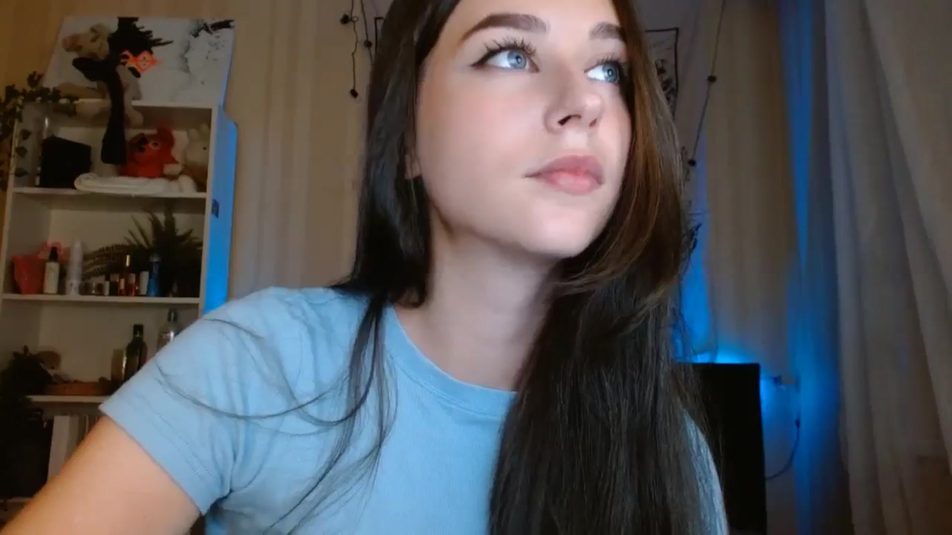 Gallery image thumbnail from ElsieF_'s myfreecams stream on, 08/06/2024, 19:08 image 15 of 20