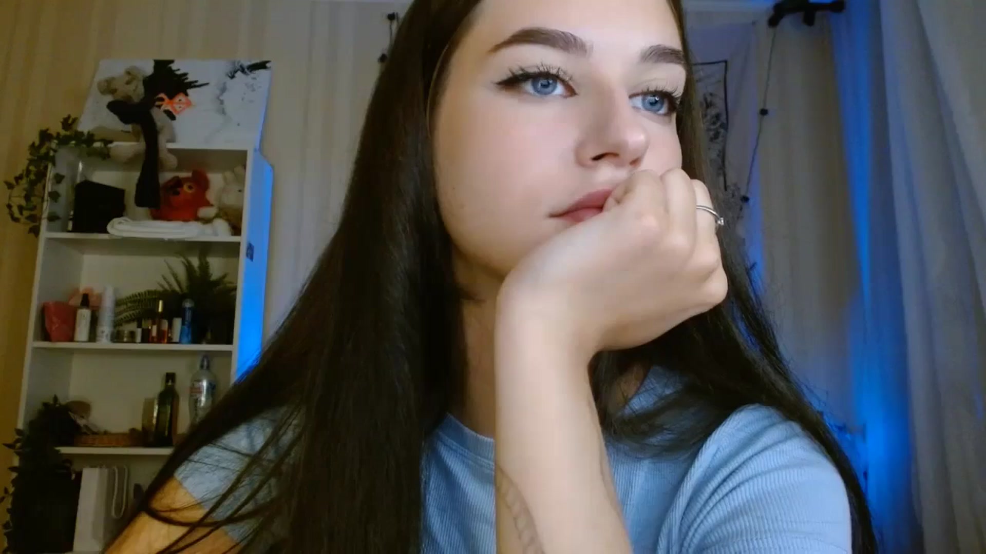 Gallery image thumbnail from ElsieF_'s myfreecams stream on, 08/06/2024, 19:08 image 5 of 20