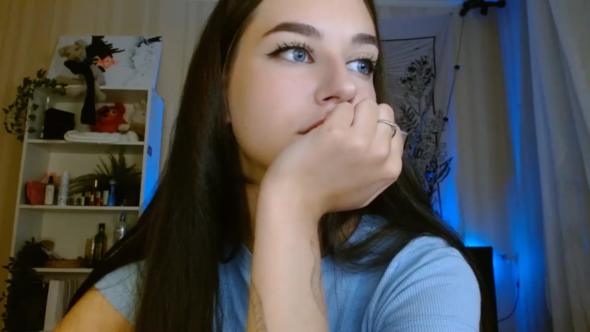 Gallery image thumbnail from ElsieF_'s myfreecams stream on, 08/06/2024, 19:08 image 4 of 20