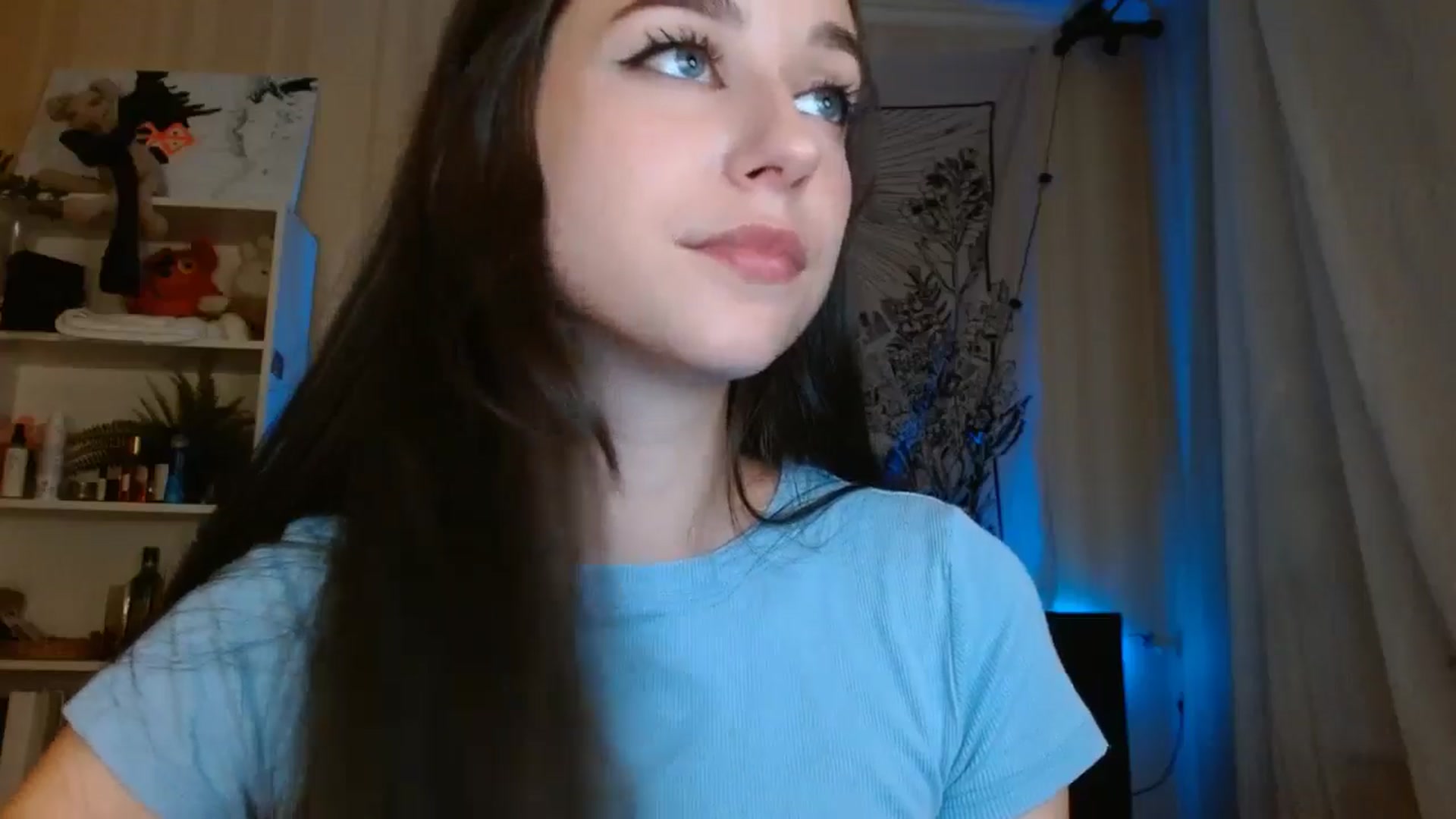 Gallery image thumbnail from ElsieF_'s myfreecams stream on, 08/06/2024, 19:46 image 17 of 20