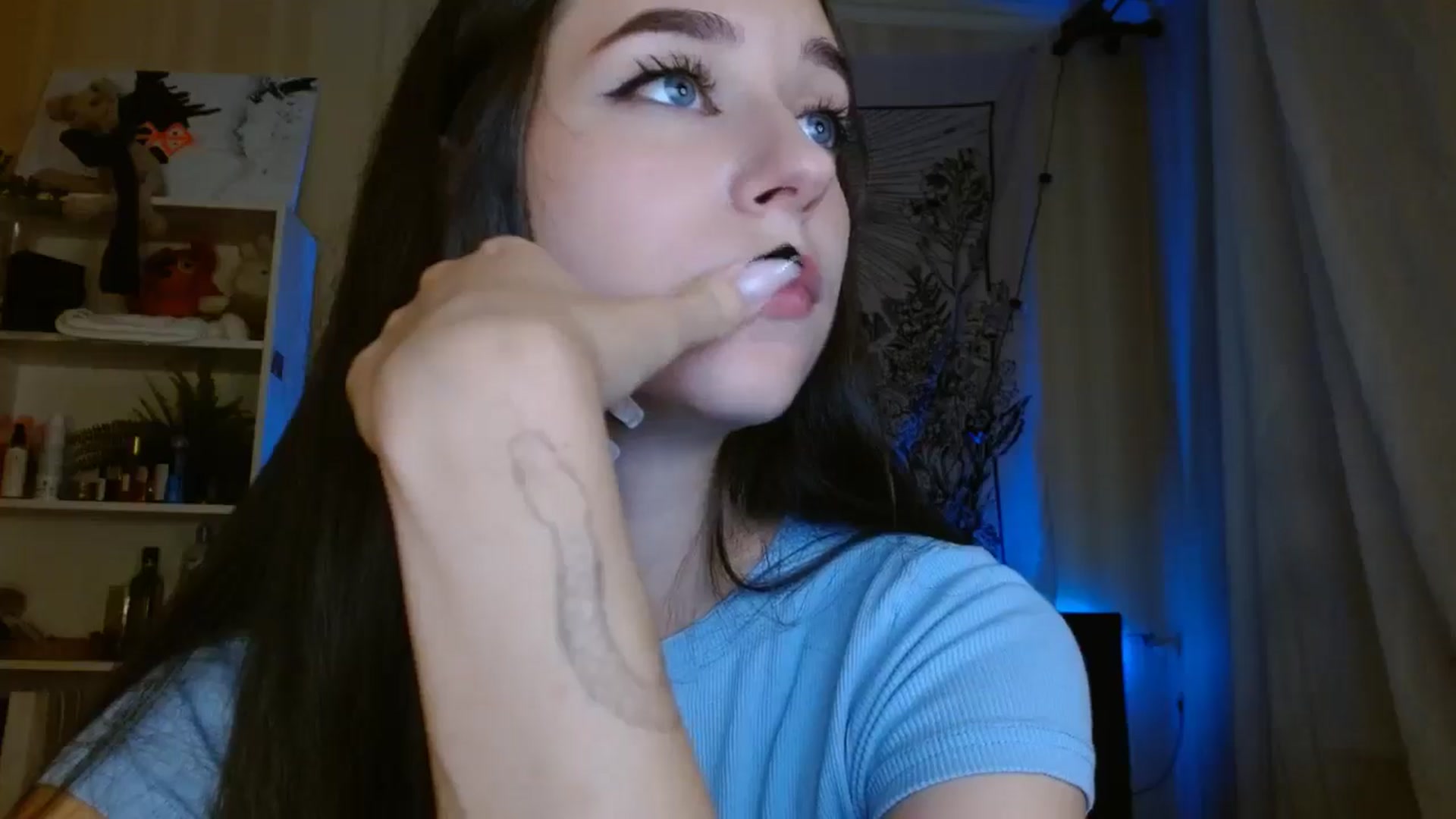 Gallery image thumbnail from ElsieF_'s myfreecams stream on, 08/06/2024, 19:46 image 18 of 20