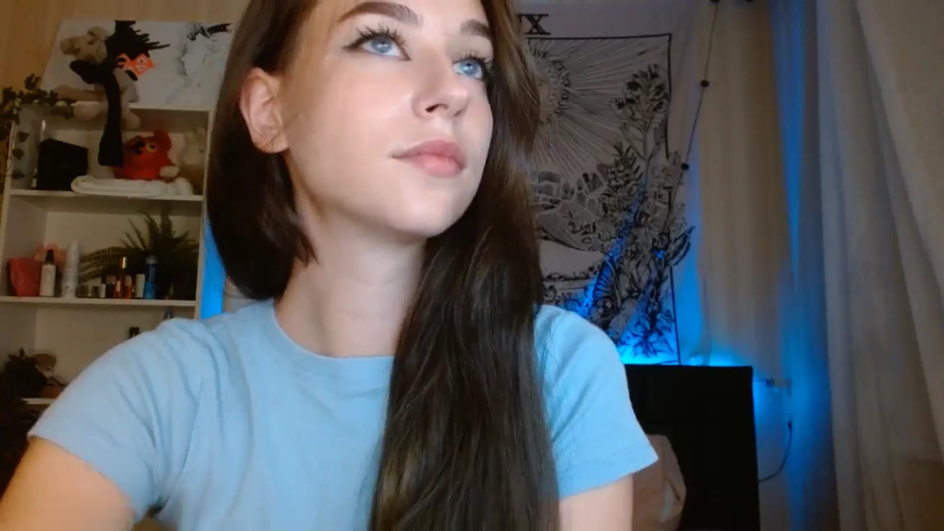Gallery image thumbnail from ElsieF_'s myfreecams stream on, 08/06/2024, 19:46 image 2 of 20