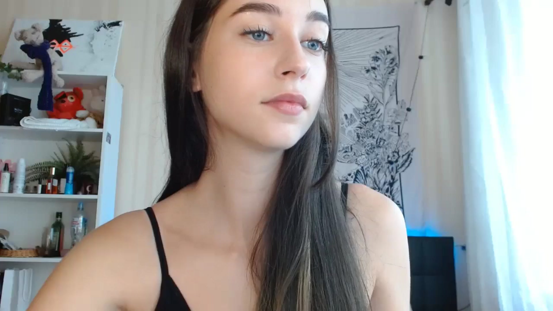 Gallery image thumbnail from ElsieF_'s myfreecams stream on, 08/07/2024, 05:17 image 17 of 20
