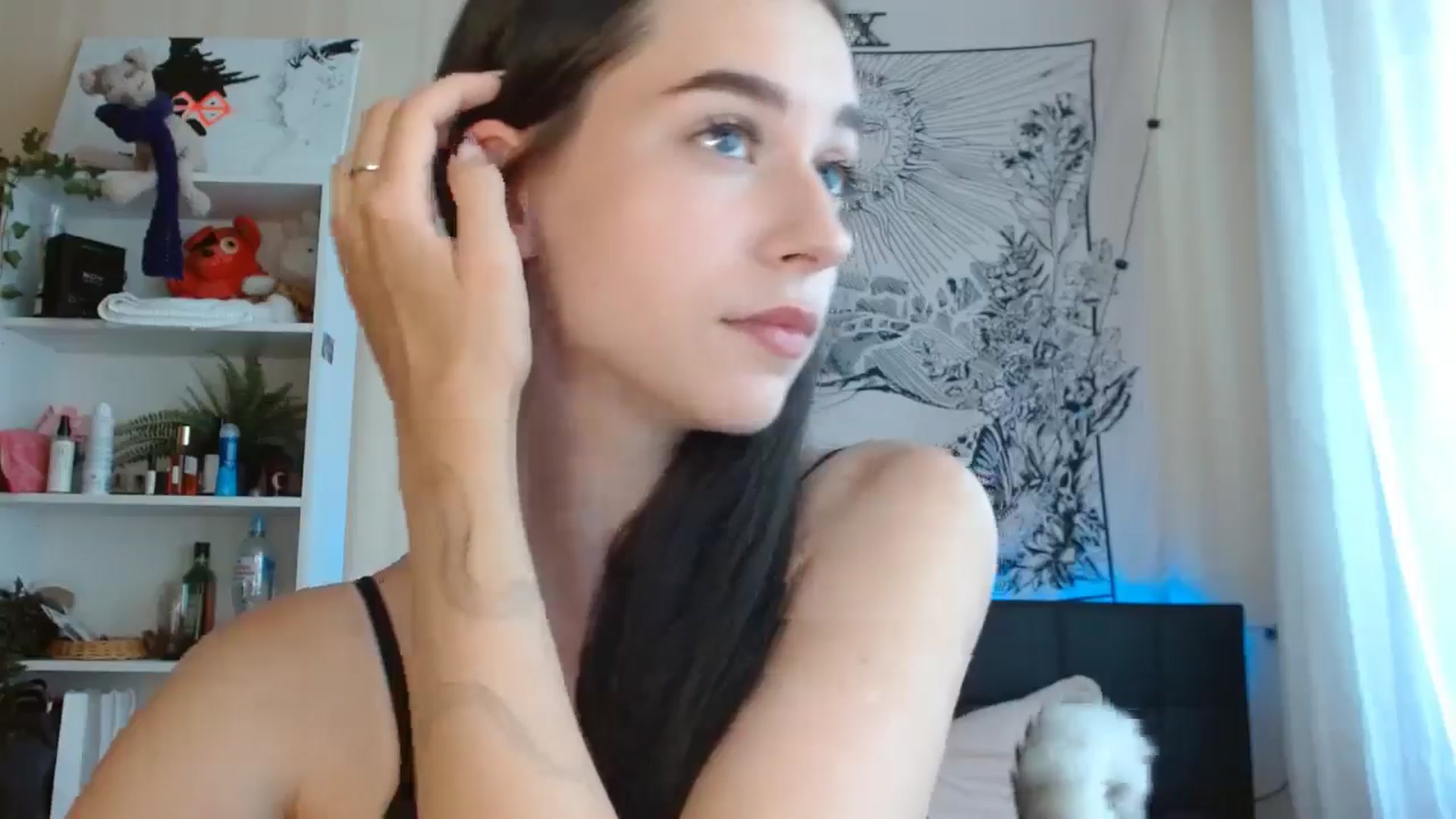 Gallery image thumbnail from ElsieF_'s myfreecams stream on, 08/07/2024, 05:17 image 6 of 20