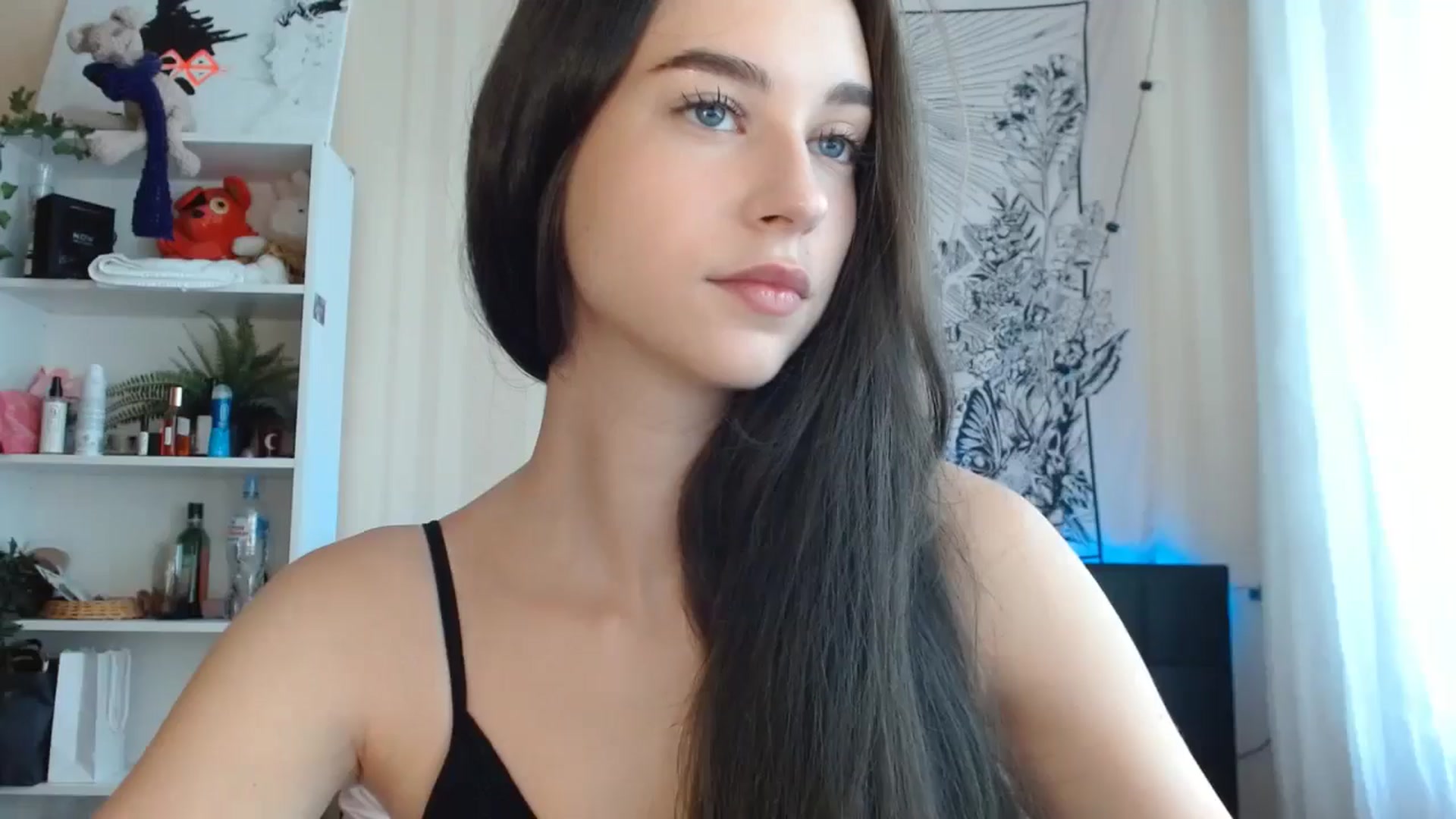 Gallery image thumbnail from ElsieF_'s myfreecams stream on, 08/07/2024, 05:17 image 1 of 20