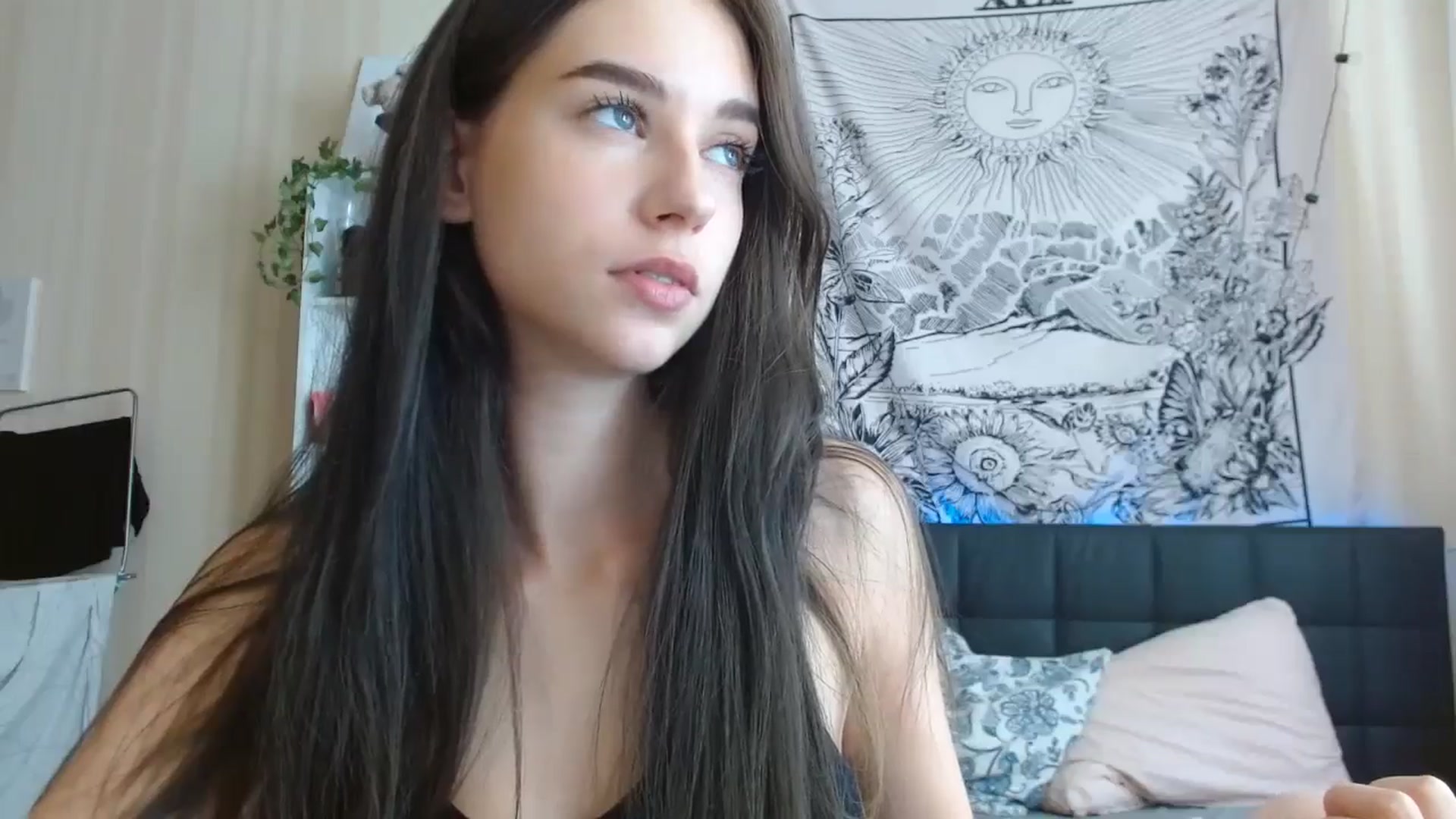 Gallery image thumbnail from ElsieF_'s myfreecams stream on, 08/07/2024, 07:23 image 19 of 20
