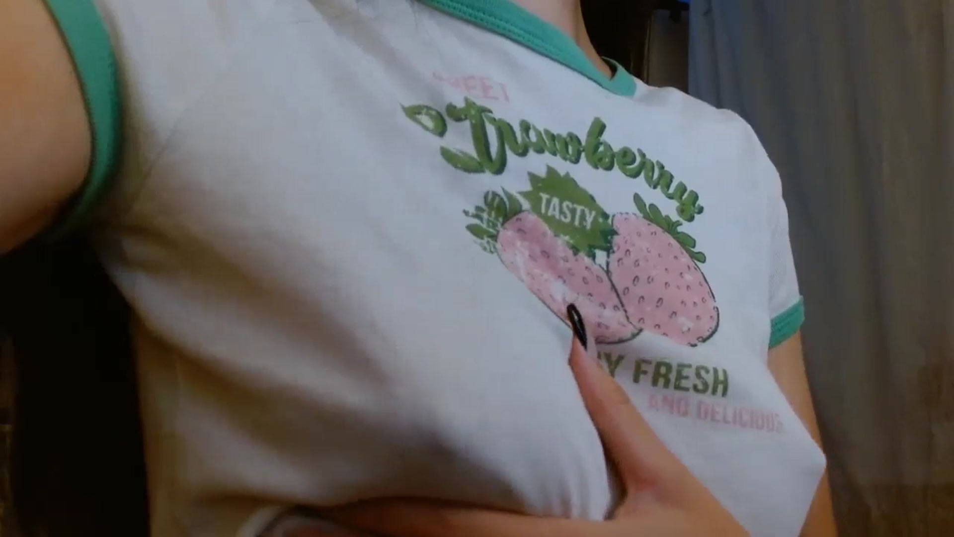 Gallery image thumbnail from ElsieF_'s myfreecams stream on, 08/08/2024, 20:08 image 8 of 20