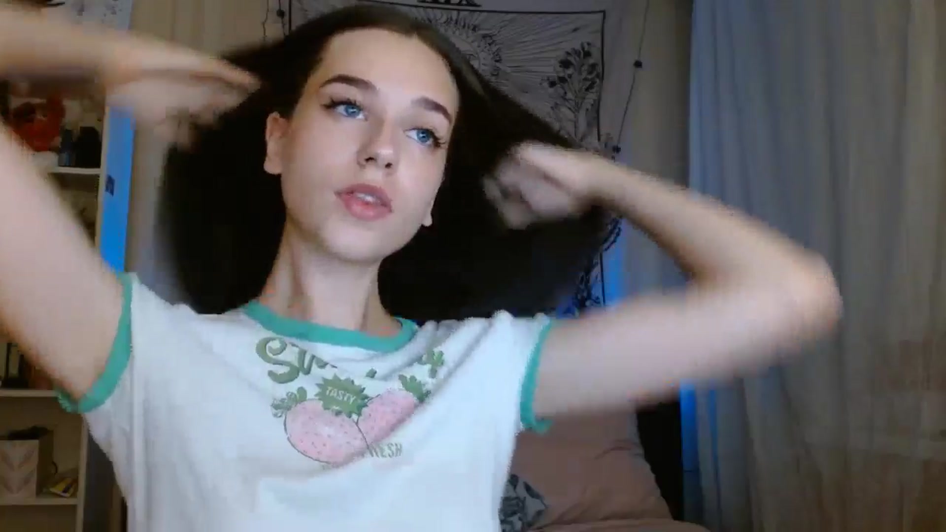 Gallery image thumbnail from ElsieF_'s myfreecams stream on, 08/08/2024, 20:08 image 5 of 20