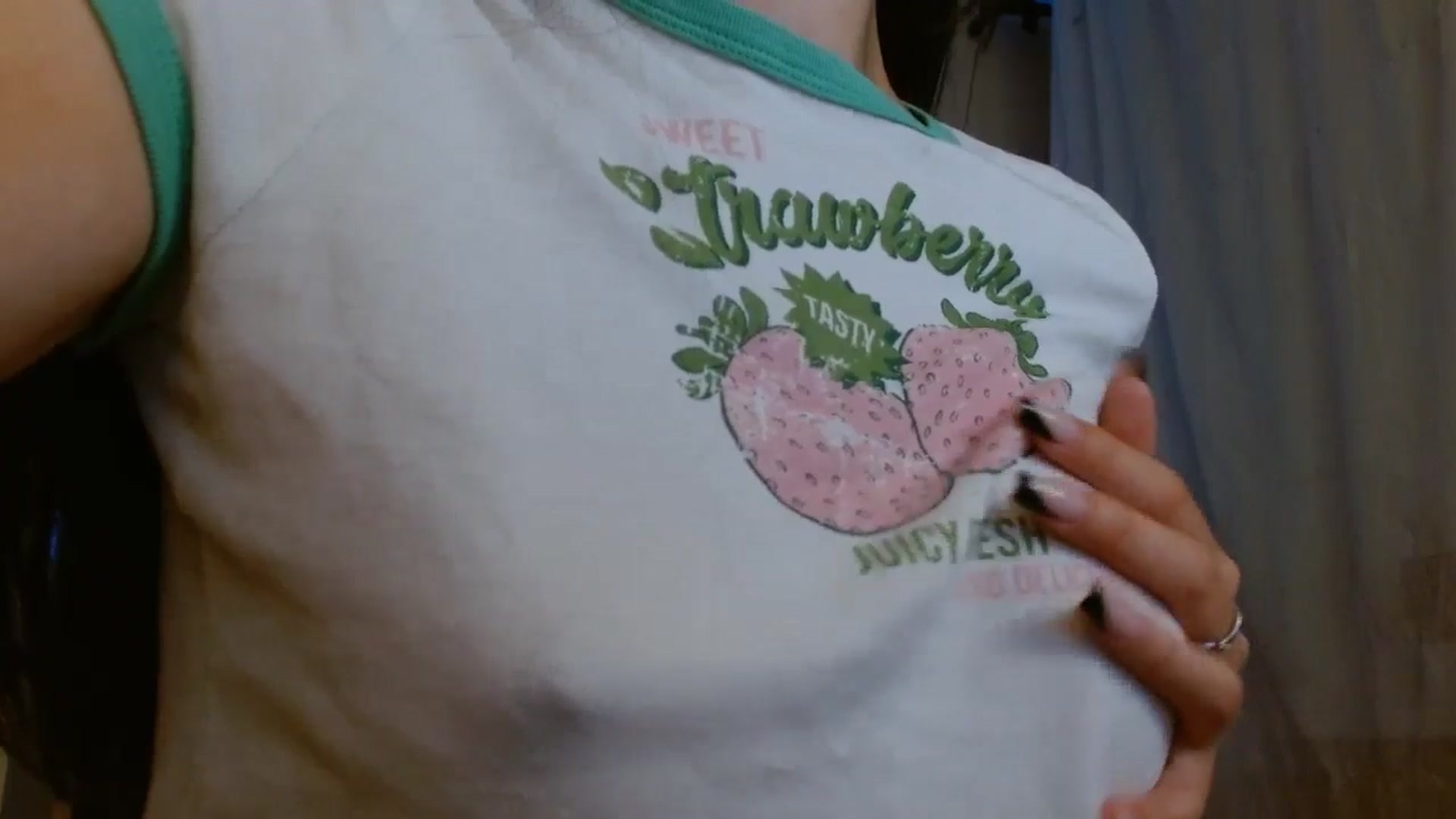 Gallery image thumbnail from ElsieF_'s myfreecams stream on, 08/08/2024, 20:08 image 6 of 20