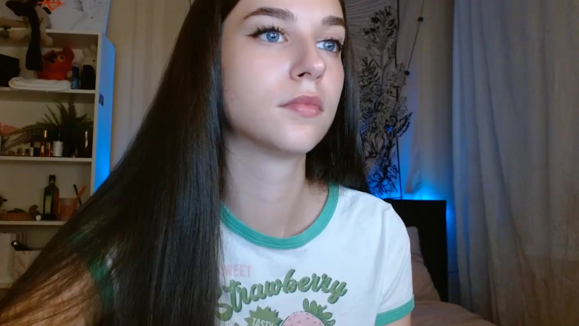 Gallery image thumbnail from ElsieF_'s myfreecams stream on, 08/08/2024, 20:08 image 16 of 20