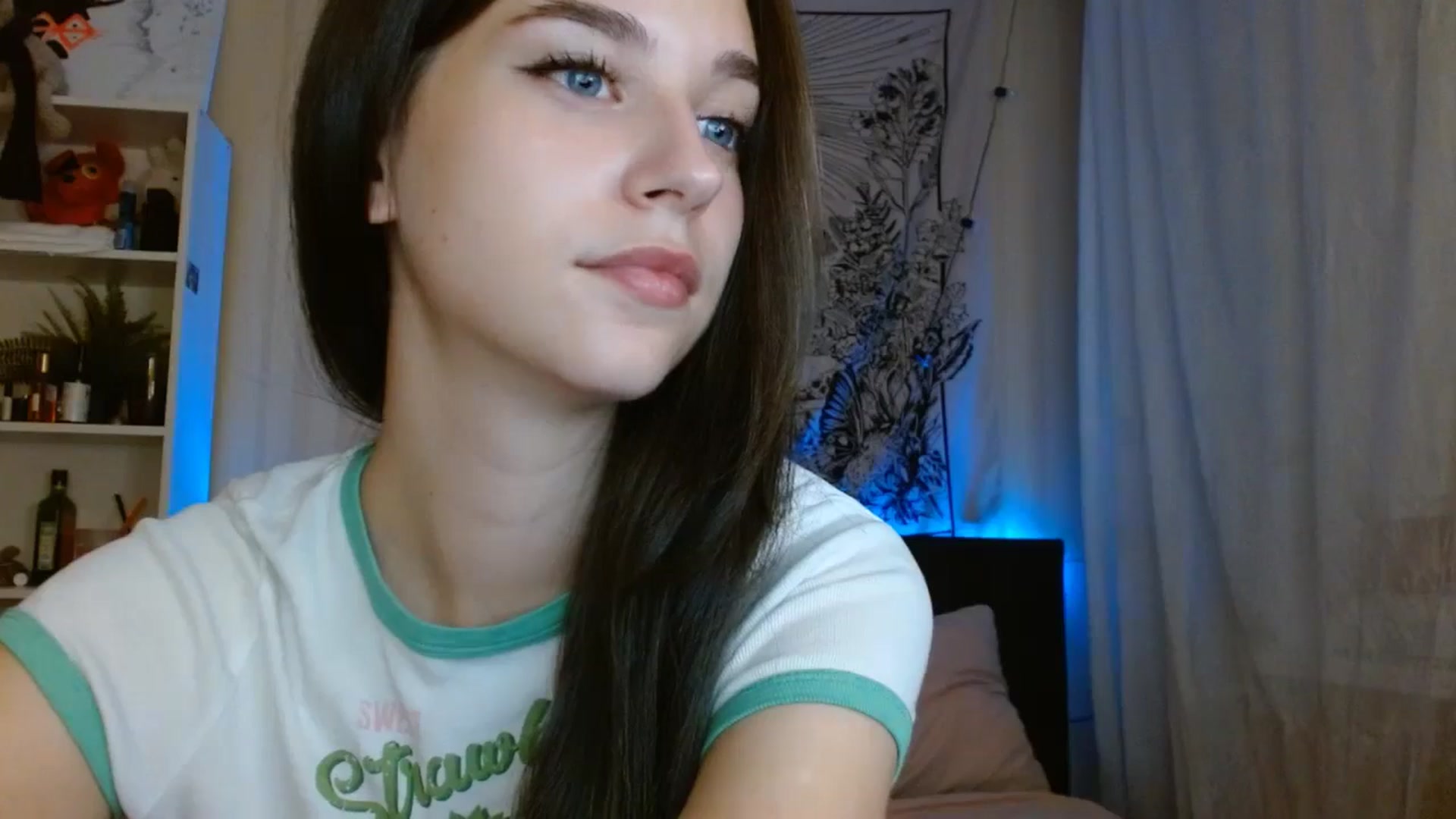 Gallery image thumbnail from ElsieF_'s myfreecams stream on, 08/08/2024, 20:08 image 18 of 20