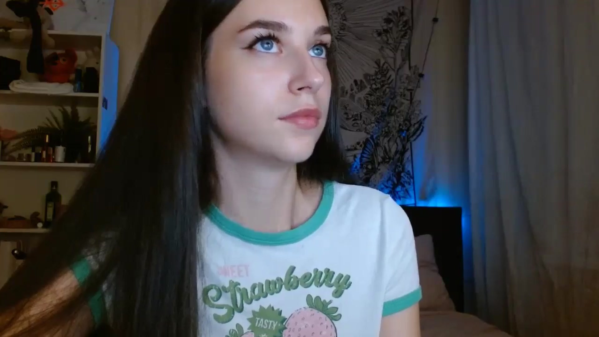 Gallery image thumbnail from ElsieF_'s myfreecams stream on, 08/08/2024, 20:08 image 15 of 20