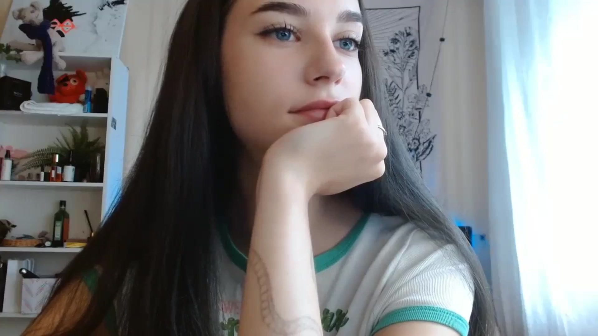 Gallery image thumbnail from ElsieF_'s myfreecams stream on, 08/09/2024, 05:13 image 15 of 20
