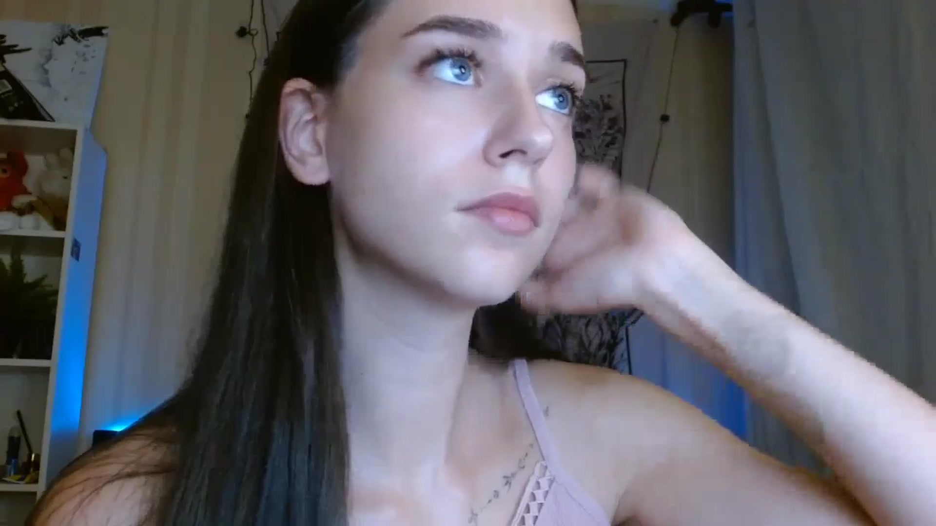 Gallery image thumbnail from ElsieF_'s myfreecams stream on, 08/10/2024, 17:59 image 4 of 20