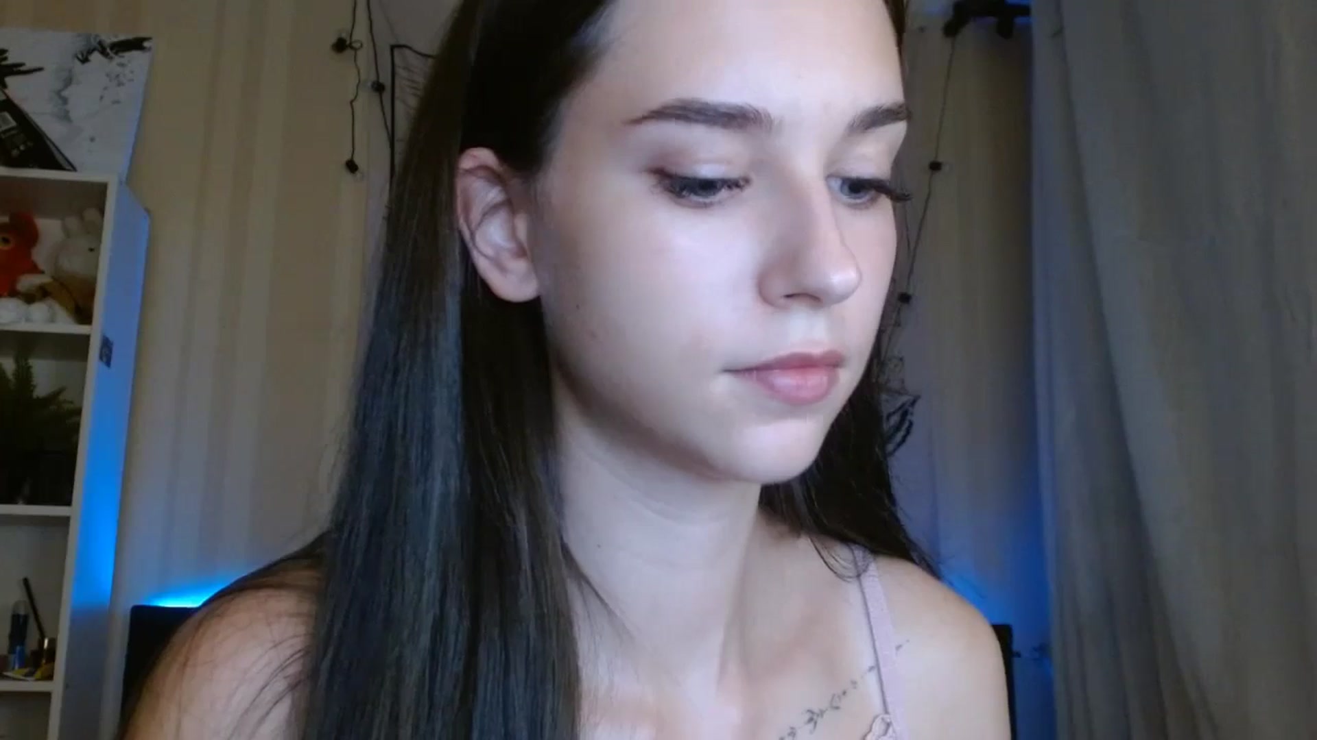 Gallery image thumbnail from ElsieF_'s myfreecams stream on, 08/10/2024, 17:59 image 12 of 20