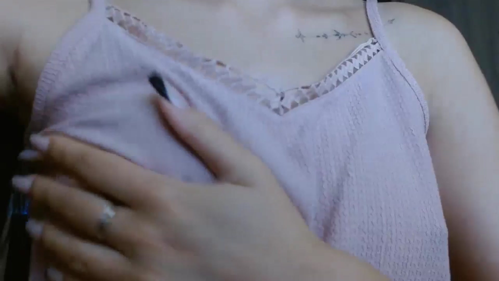 Gallery image thumbnail from ElsieF_'s myfreecams stream on, 08/10/2024, 17:59 image 14 of 20