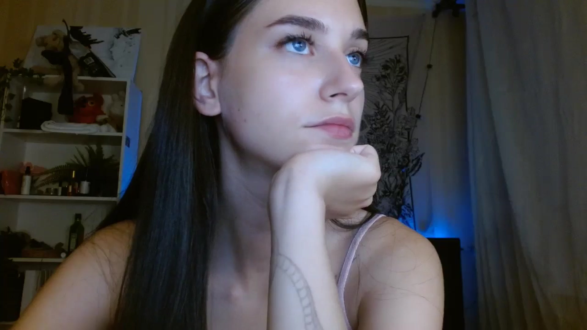 Gallery image thumbnail from ElsieF_'s myfreecams stream on, 08/10/2024, 18:34 image 7 of 20
