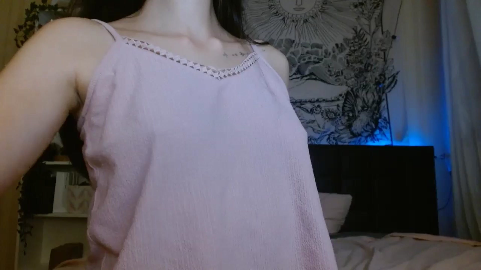 Gallery image thumbnail from ElsieF_'s myfreecams stream on, 08/10/2024, 18:34 image 18 of 20