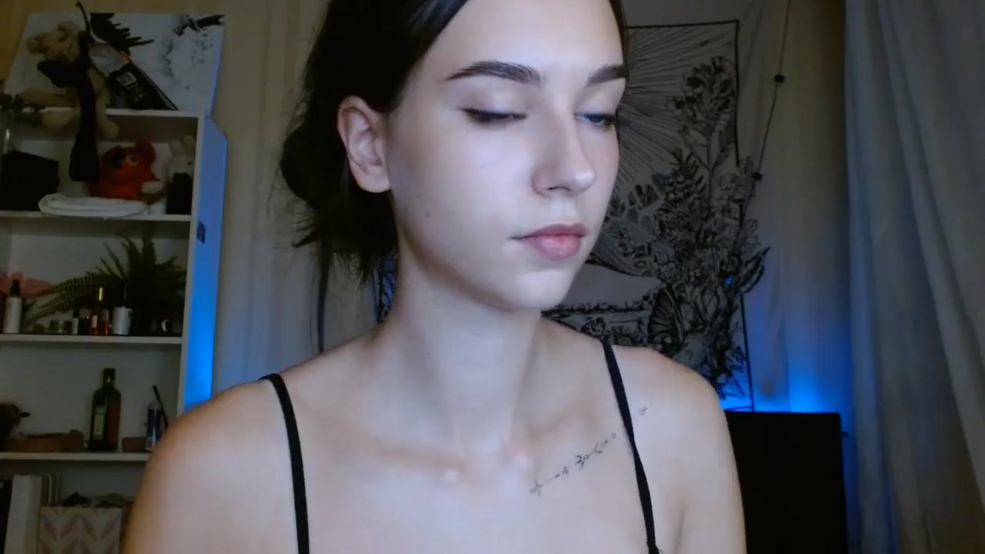 Gallery image thumbnail from ElsieF_'s myfreecams stream on, 08/11/2024, 17:17 image 18 of 20