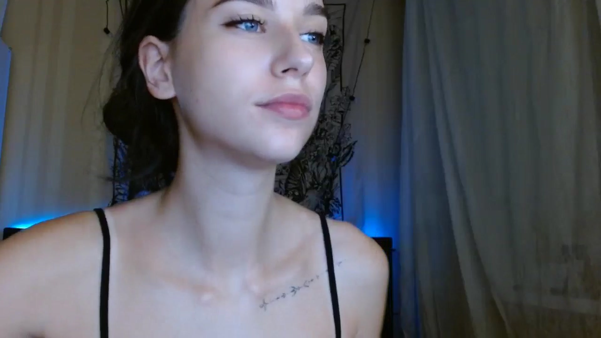 Gallery image thumbnail from ElsieF_'s myfreecams stream on, 08/11/2024, 17:17 image 11 of 20