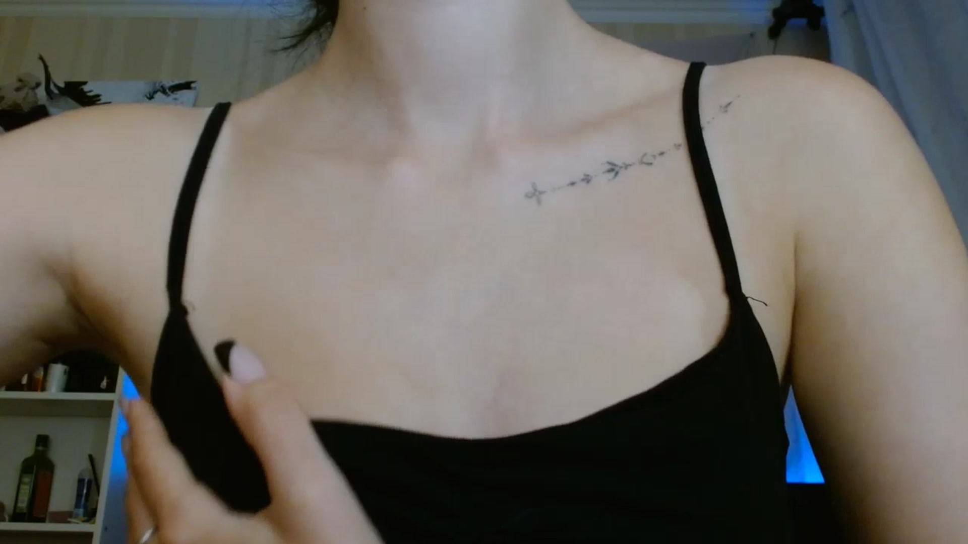Gallery image thumbnail from ElsieF_'s myfreecams stream on, 08/11/2024, 17:17 image 3 of 20