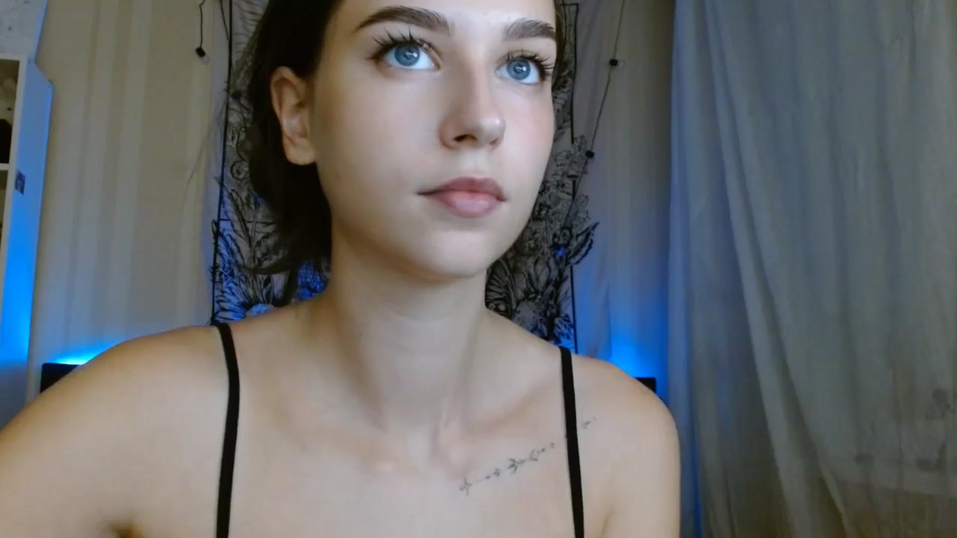 Gallery image thumbnail from ElsieF_'s myfreecams stream on, 08/11/2024, 17:17 image 9 of 20