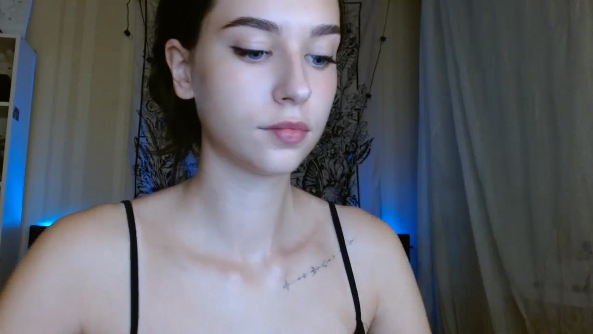 Gallery image thumbnail from ElsieF_'s myfreecams stream on, 08/11/2024, 17:17 image 5 of 20