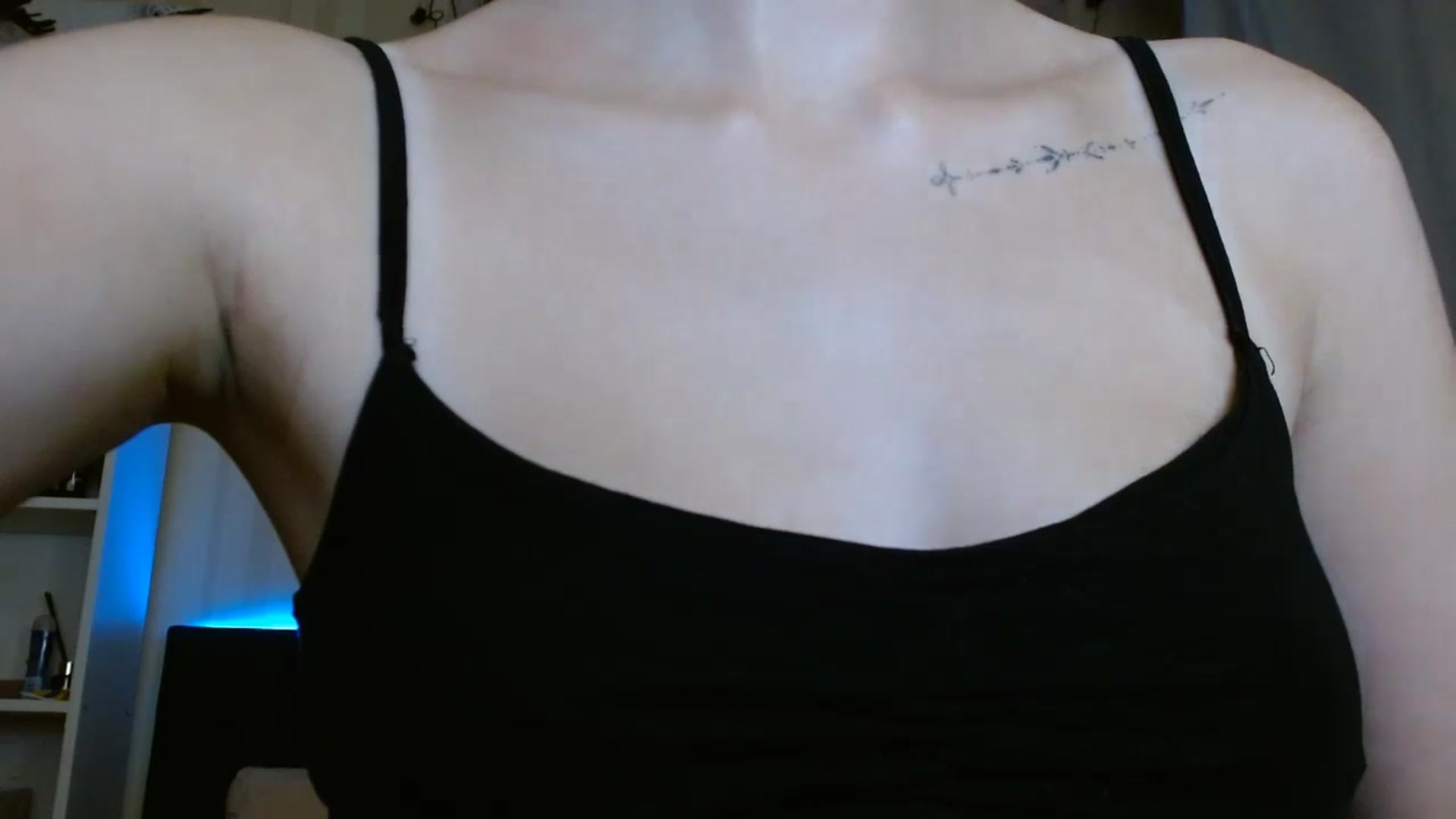 Gallery image thumbnail from ElsieF_'s myfreecams stream on, 08/11/2024, 17:17 image 13 of 20