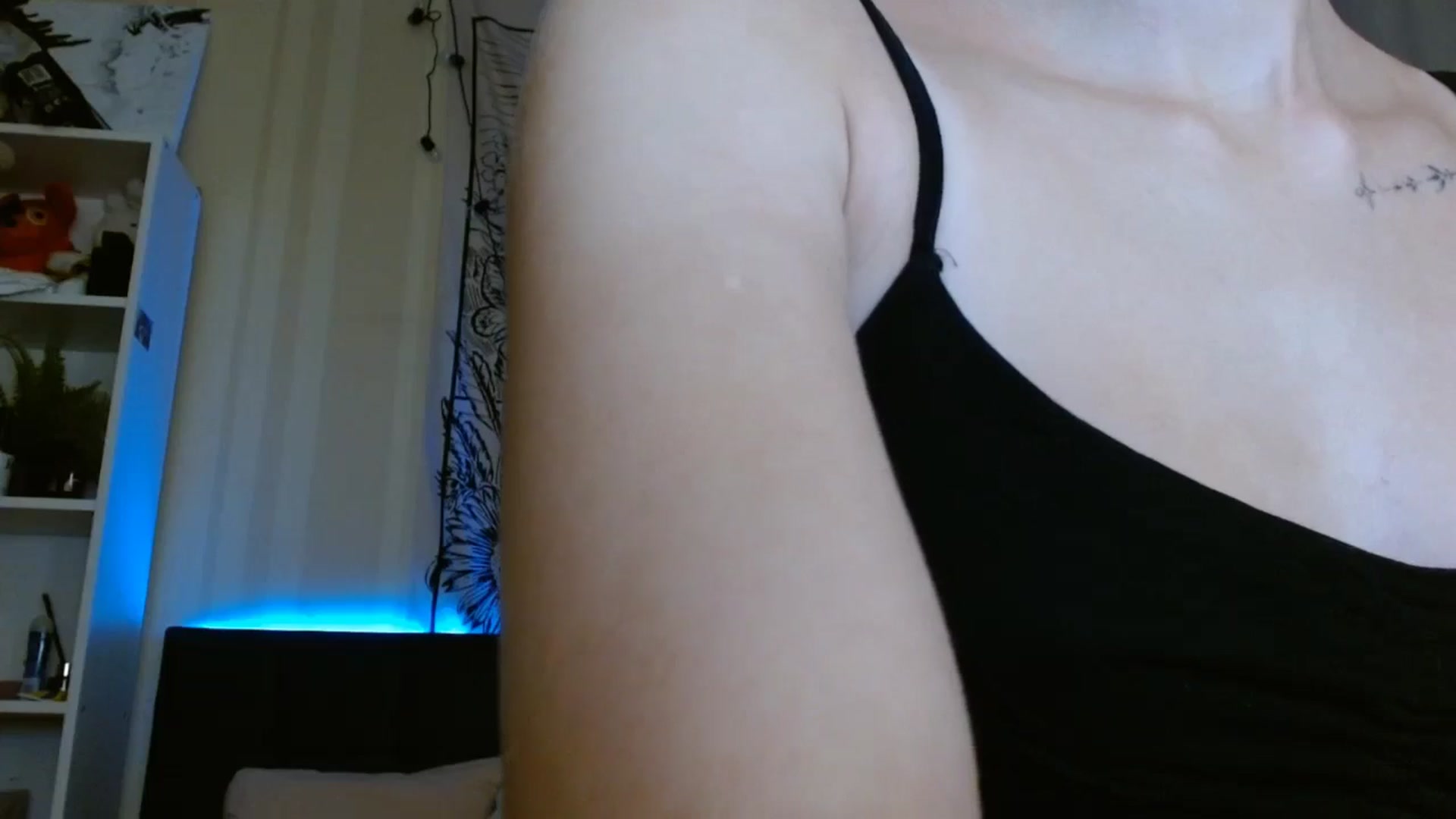 Gallery image thumbnail from ElsieF_'s myfreecams stream on, 08/11/2024, 17:17 image 12 of 20