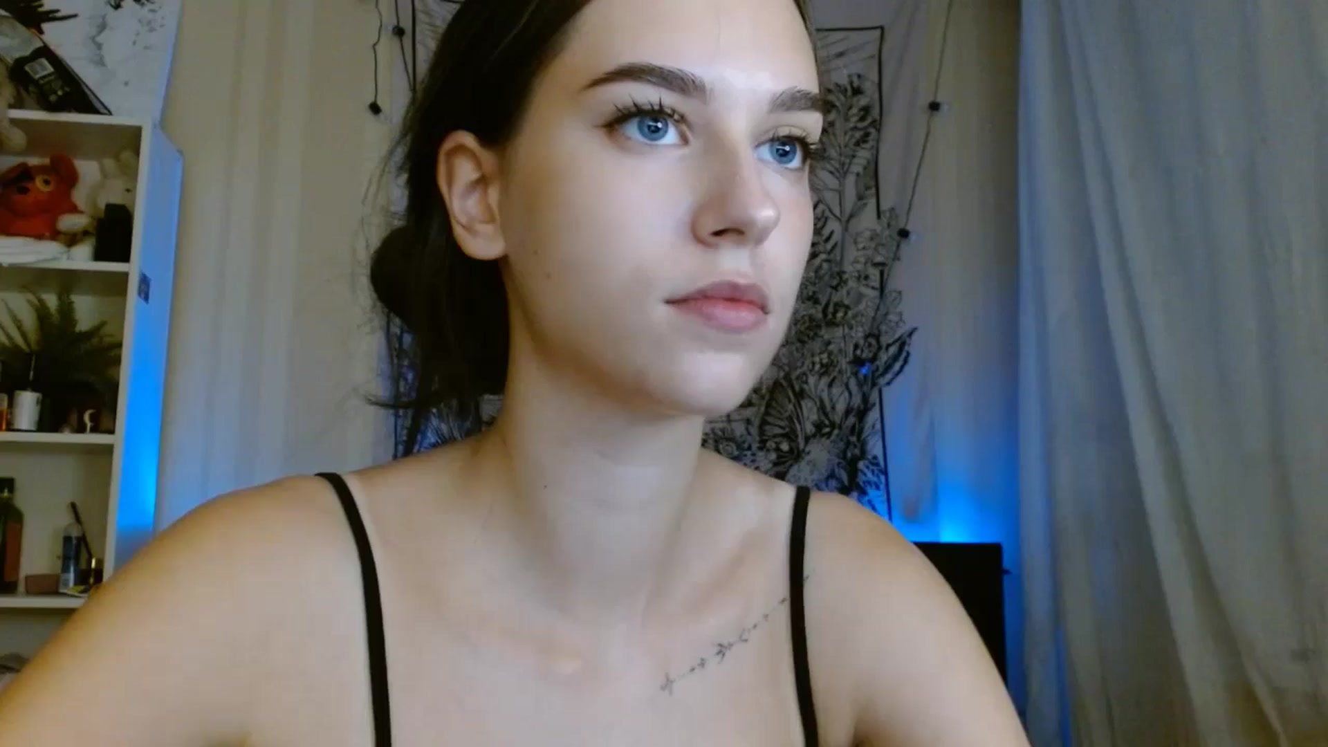 Gallery image thumbnail from ElsieF_'s myfreecams stream on, 08/11/2024, 18:14 image 3 of 20