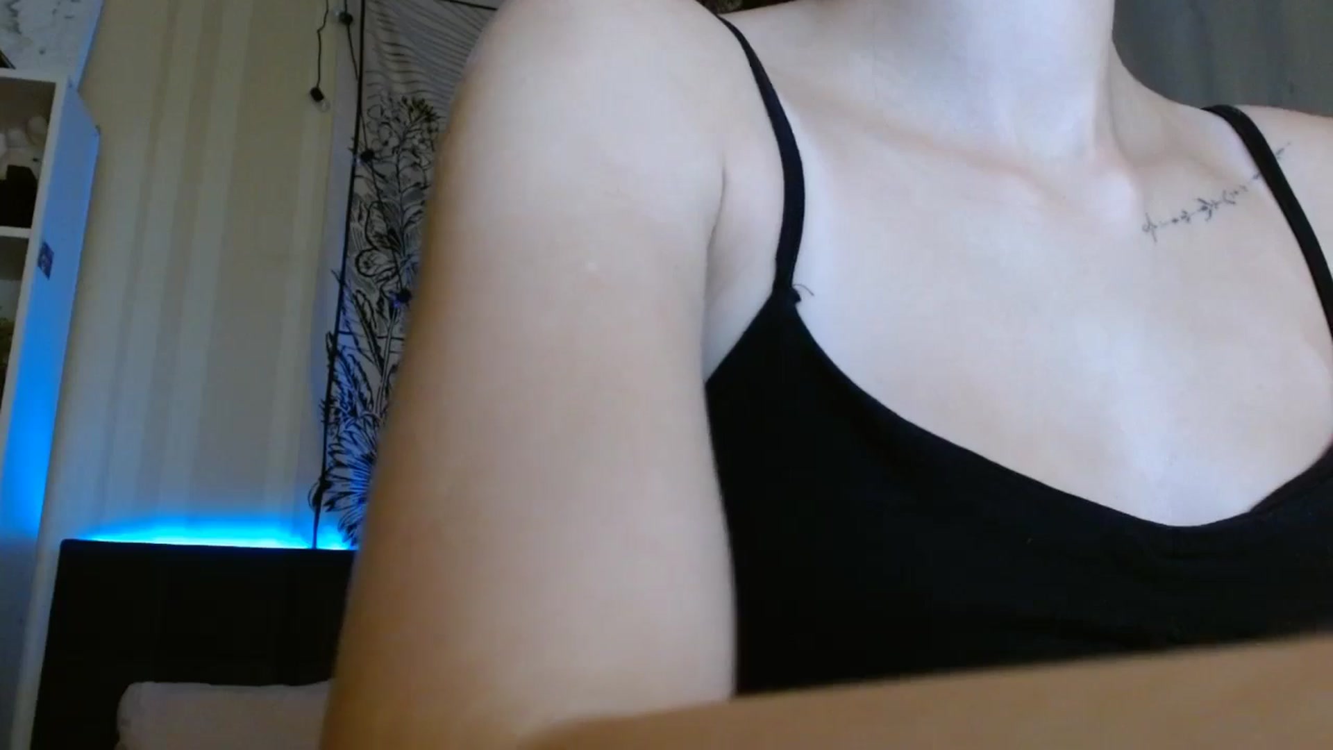 Gallery image thumbnail from ElsieF_'s myfreecams stream on, 08/11/2024, 18:14 image 19 of 20