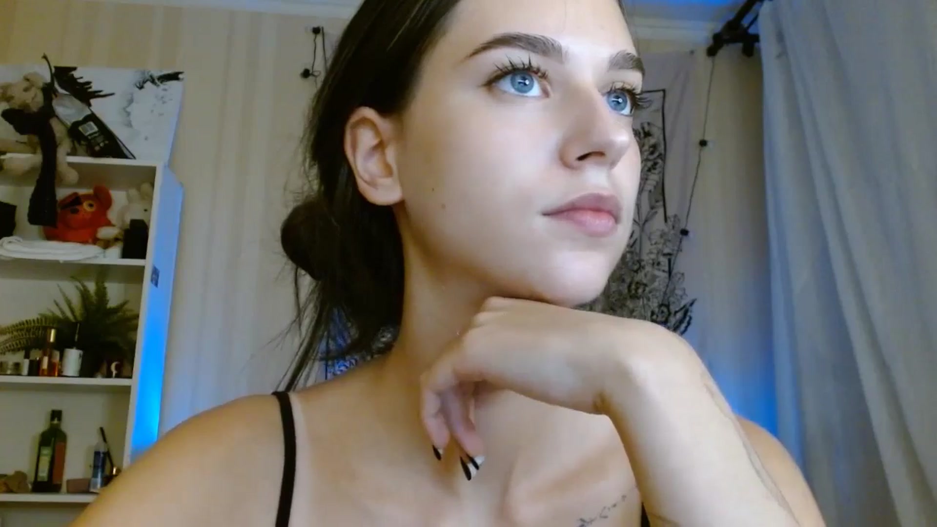 Gallery image thumbnail from ElsieF_'s myfreecams stream on, 08/11/2024, 18:14 image 13 of 20