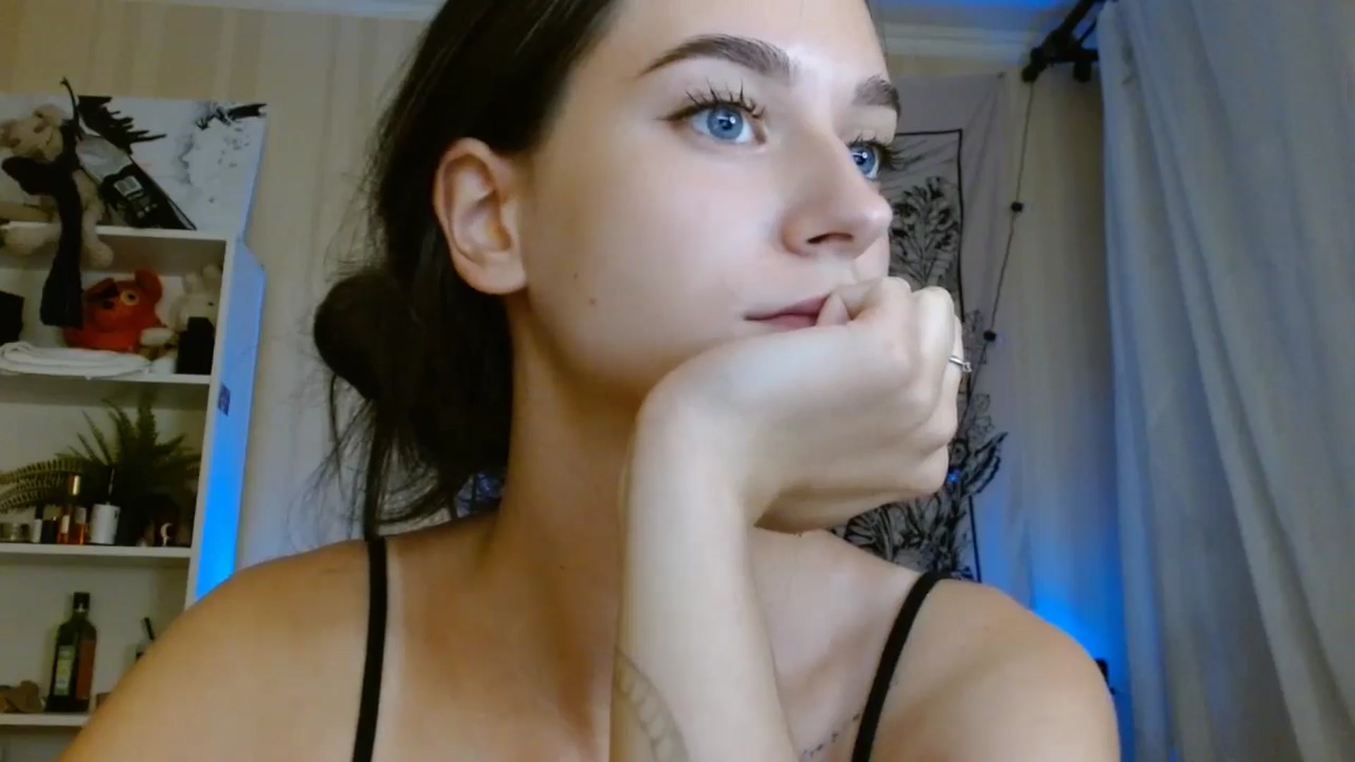 Gallery image thumbnail from ElsieF_'s myfreecams stream on, 08/11/2024, 18:14 image 9 of 20