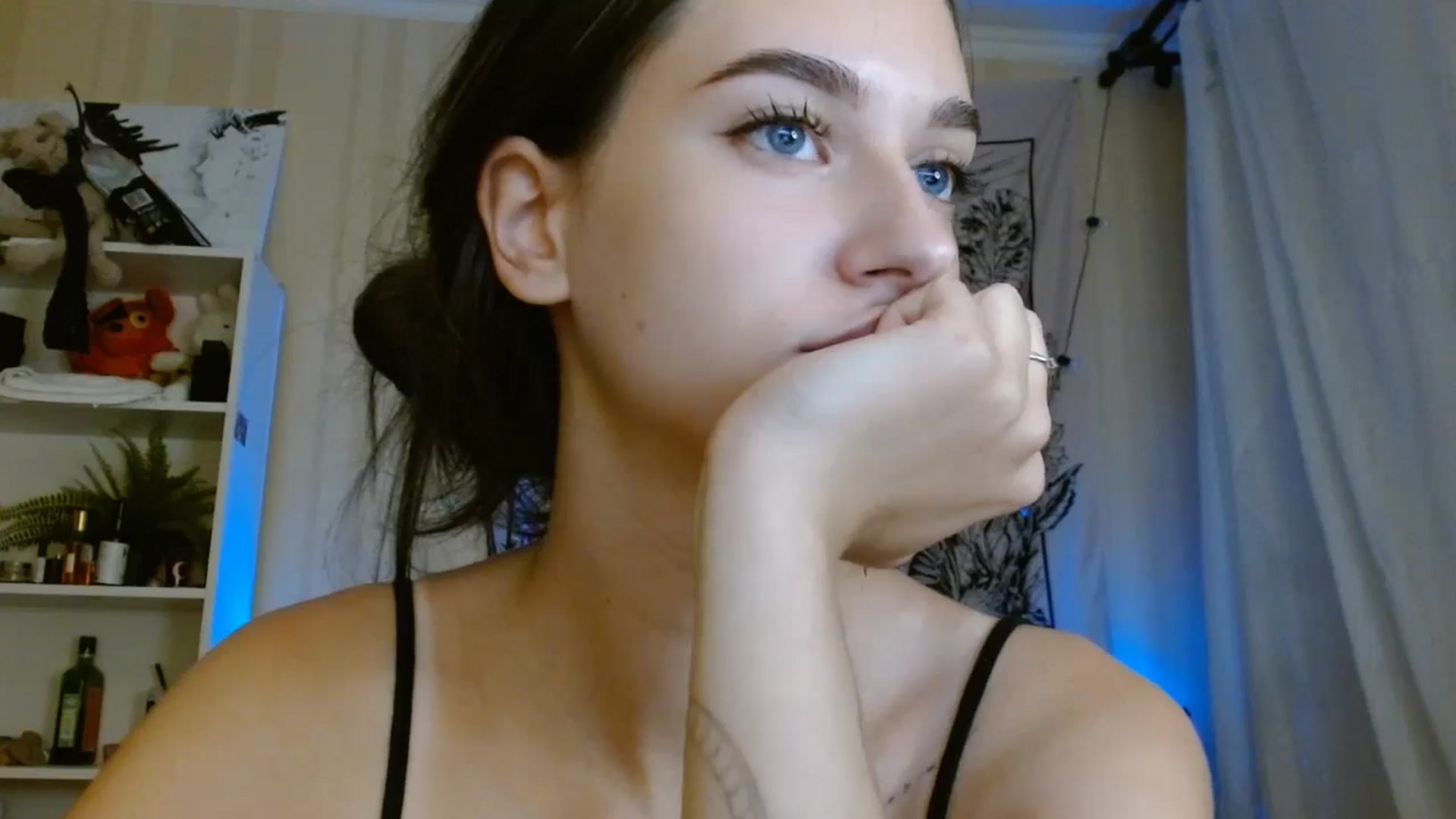 Gallery image thumbnail from ElsieF_'s myfreecams stream on, 08/11/2024, 18:14 image 10 of 20