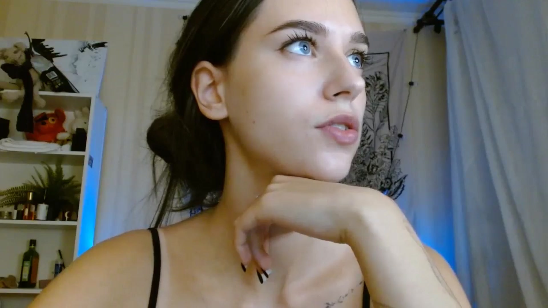 Gallery image thumbnail from ElsieF_'s myfreecams stream on, 08/11/2024, 18:14 image 14 of 20