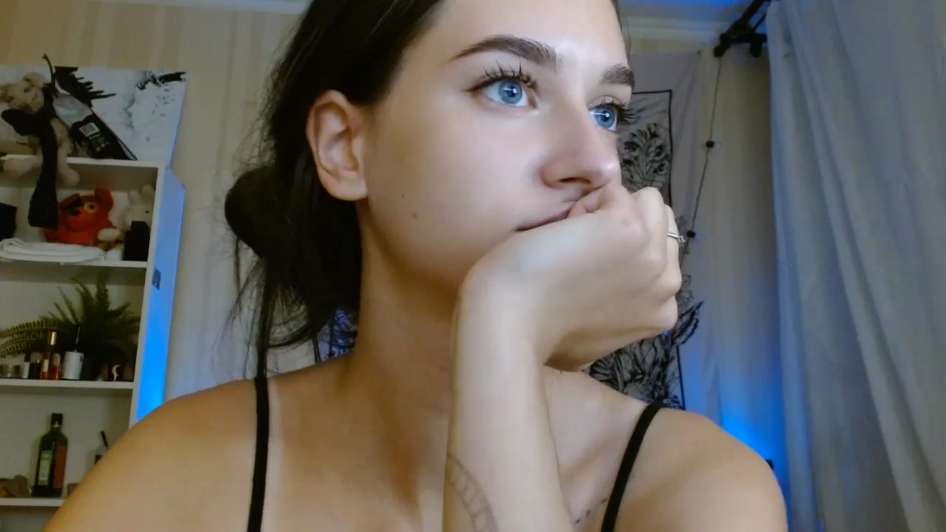Gallery image thumbnail from ElsieF_'s myfreecams stream on, 08/11/2024, 18:14 image 11 of 20