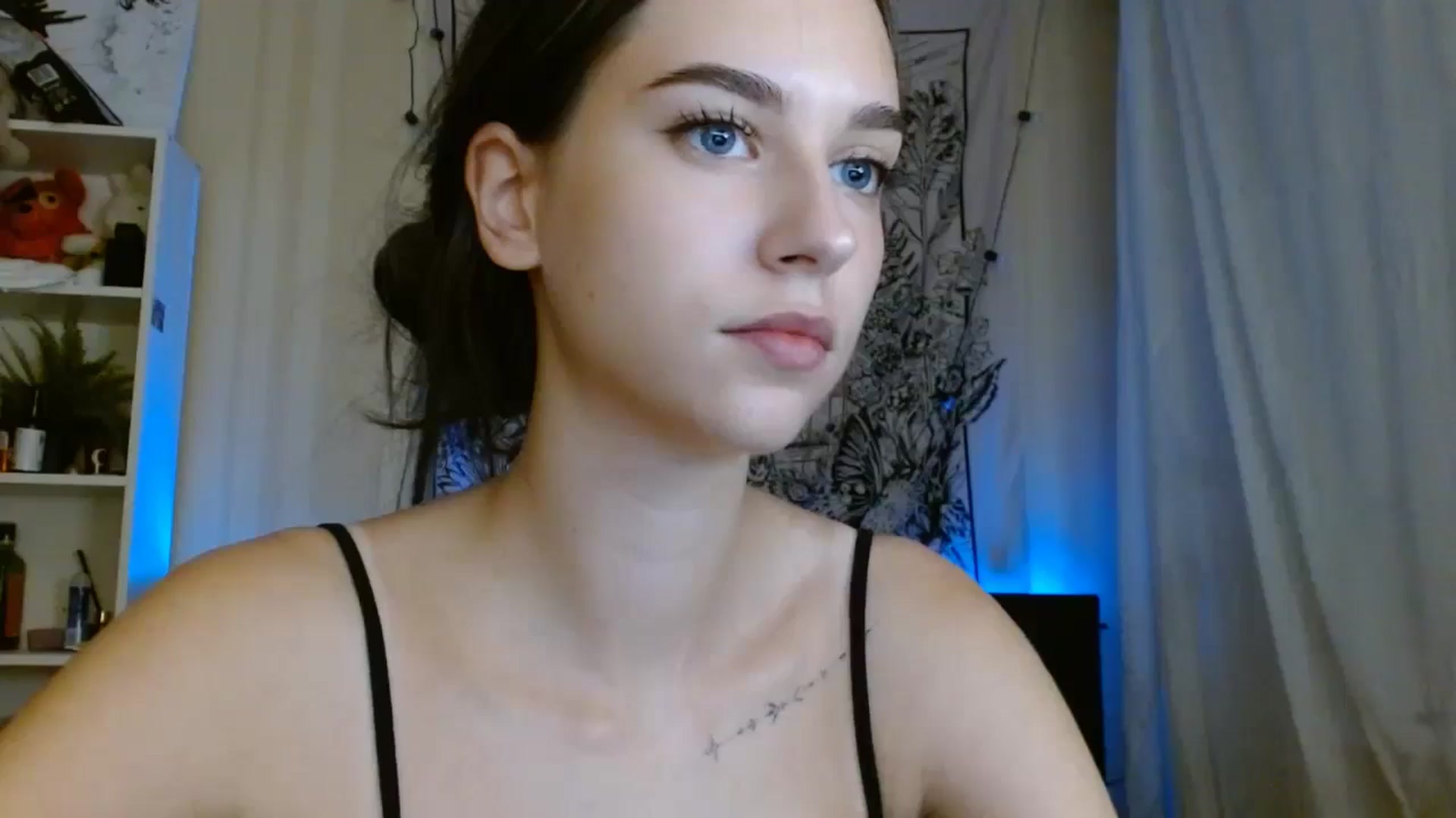 Gallery image thumbnail from ElsieF_'s myfreecams stream on, 08/11/2024, 18:14 image 4 of 20