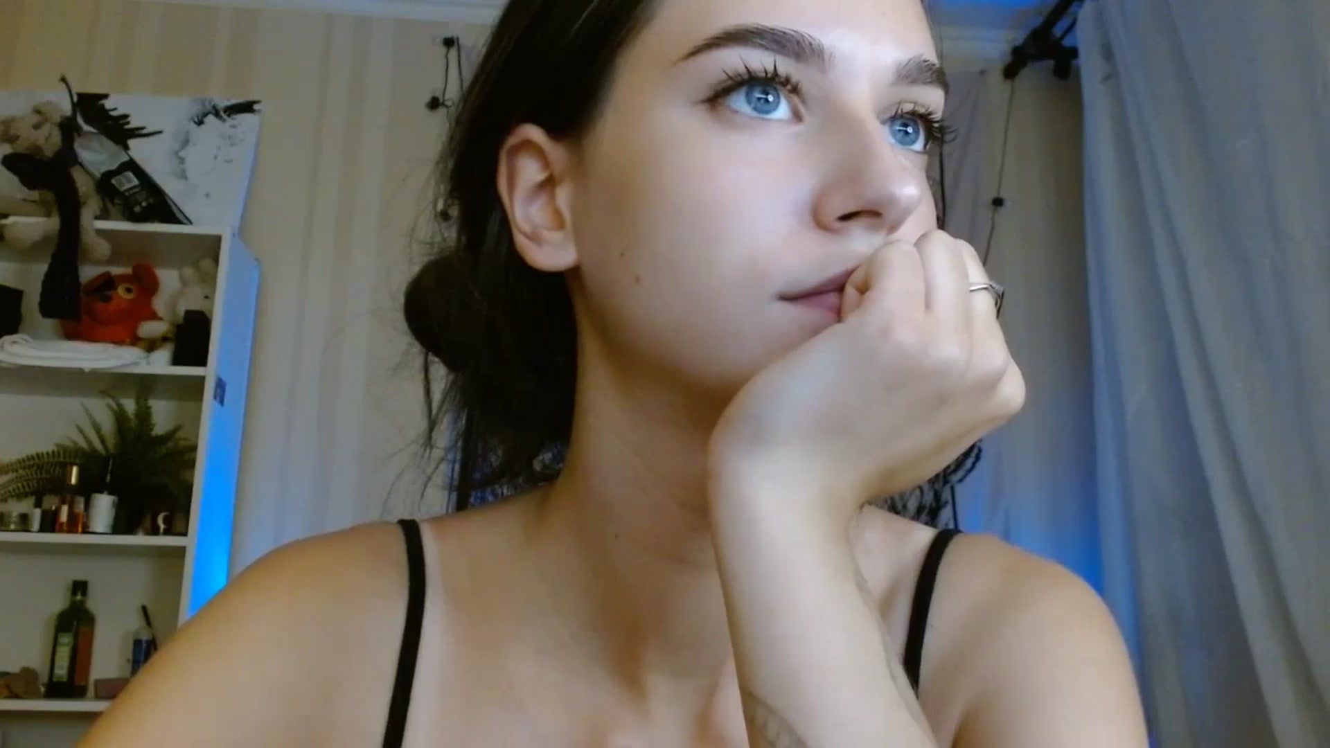 Gallery image thumbnail from ElsieF_'s myfreecams stream on, 08/11/2024, 18:14 image 17 of 20