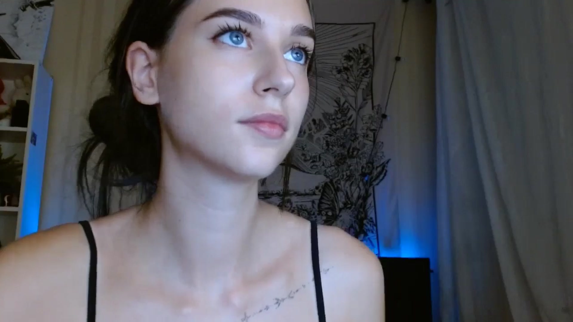 Gallery image thumbnail from ElsieF_'s myfreecams stream on, 08/11/2024, 18:51 image 10 of 20
