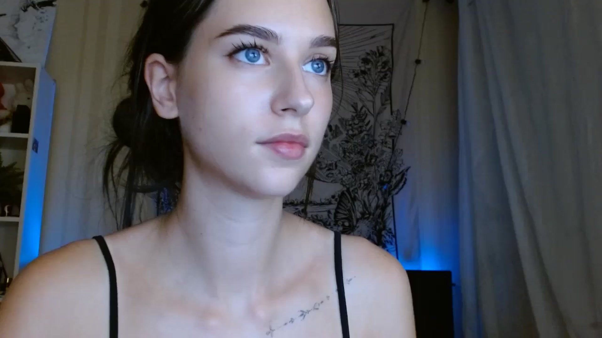 Gallery image thumbnail from ElsieF_'s myfreecams stream on, 08/11/2024, 18:51 image 9 of 20