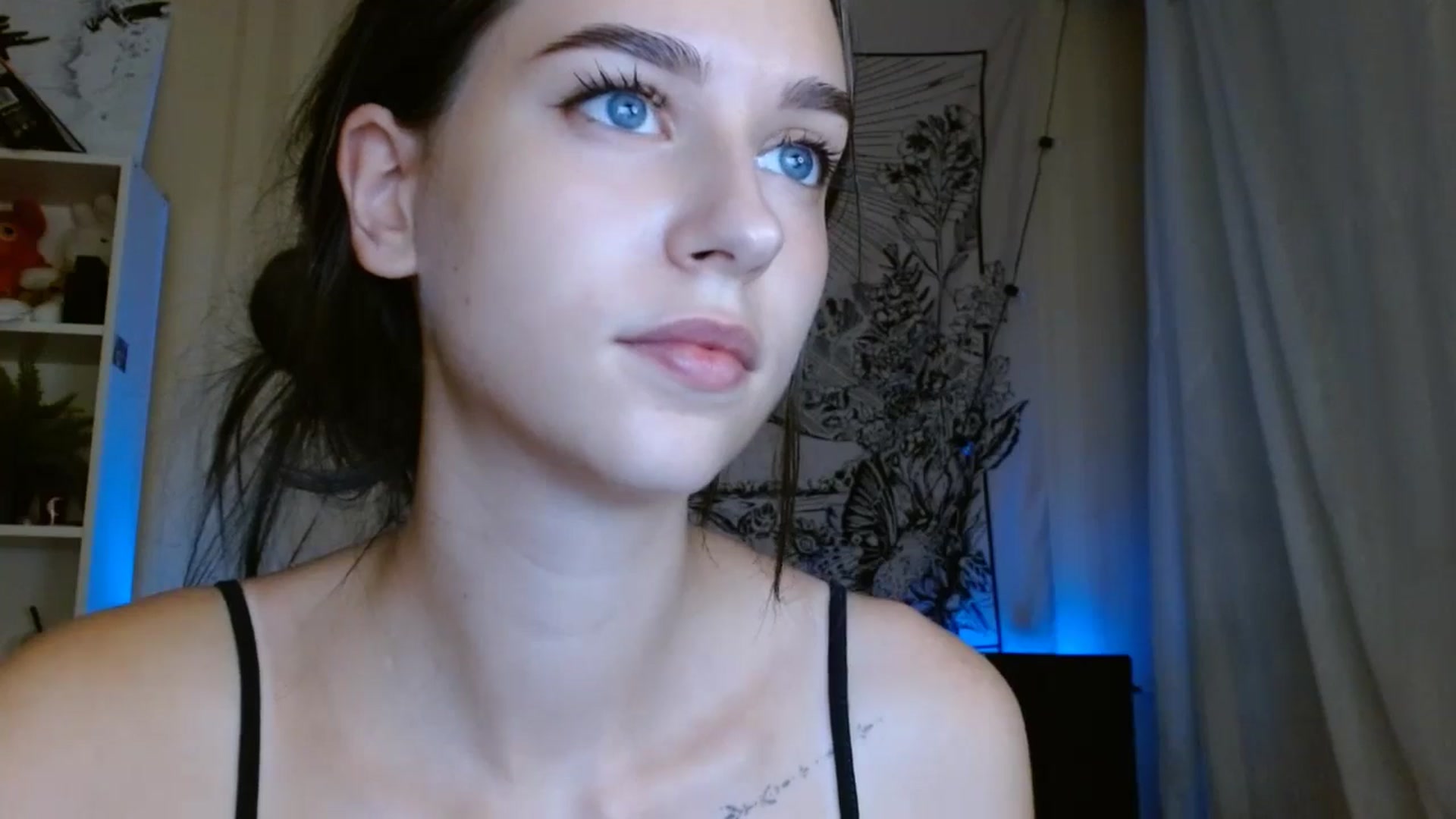 Gallery image thumbnail from ElsieF_'s myfreecams stream on, 08/11/2024, 18:51 image 19 of 20