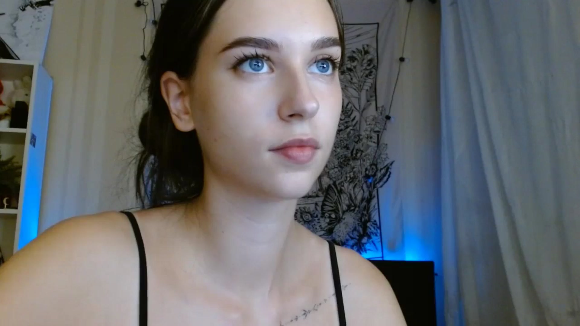 Gallery image thumbnail from ElsieF_'s myfreecams stream on, 08/11/2024, 18:51 image 4 of 20