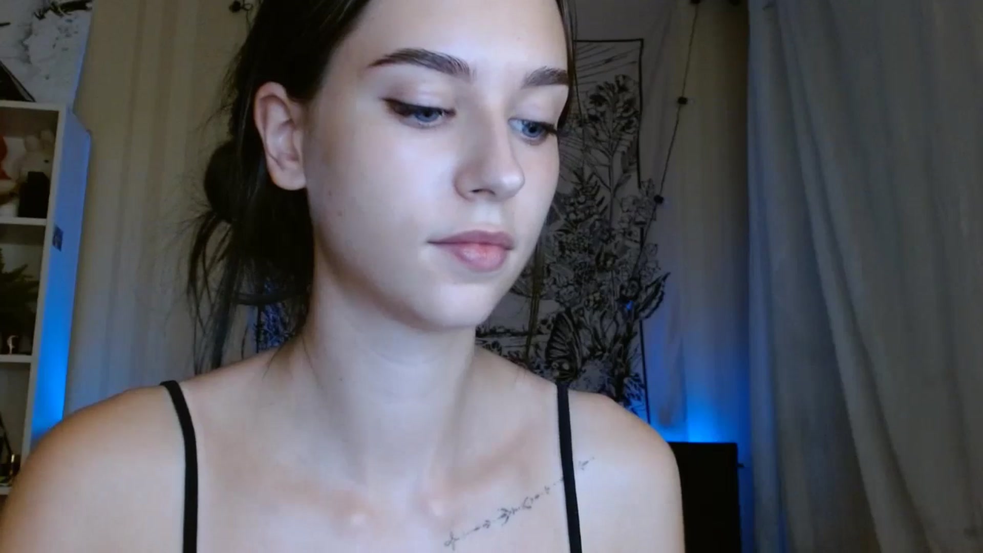 Gallery image thumbnail from ElsieF_'s myfreecams stream on, 08/11/2024, 18:51 image 15 of 20