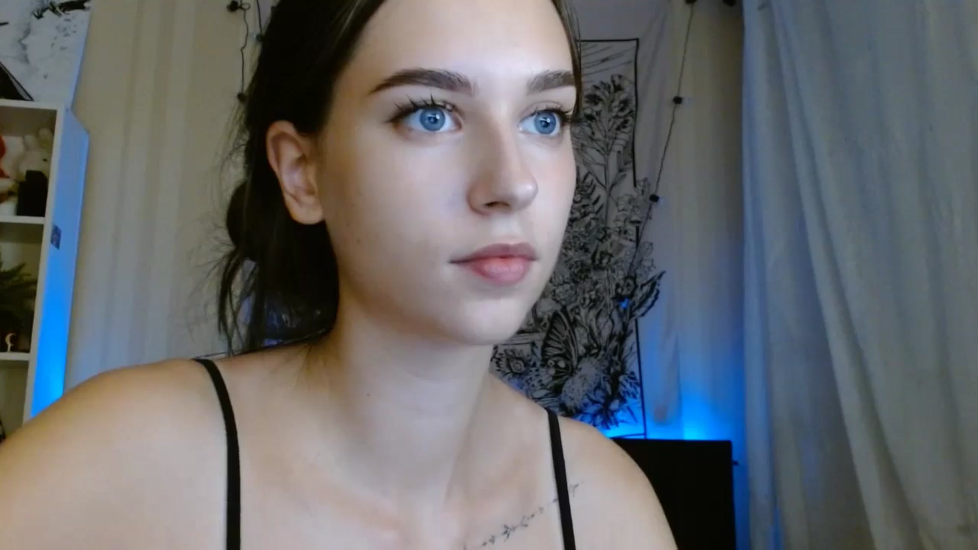 Gallery image thumbnail from ElsieF_'s myfreecams stream on, 08/11/2024, 18:51 image 5 of 20