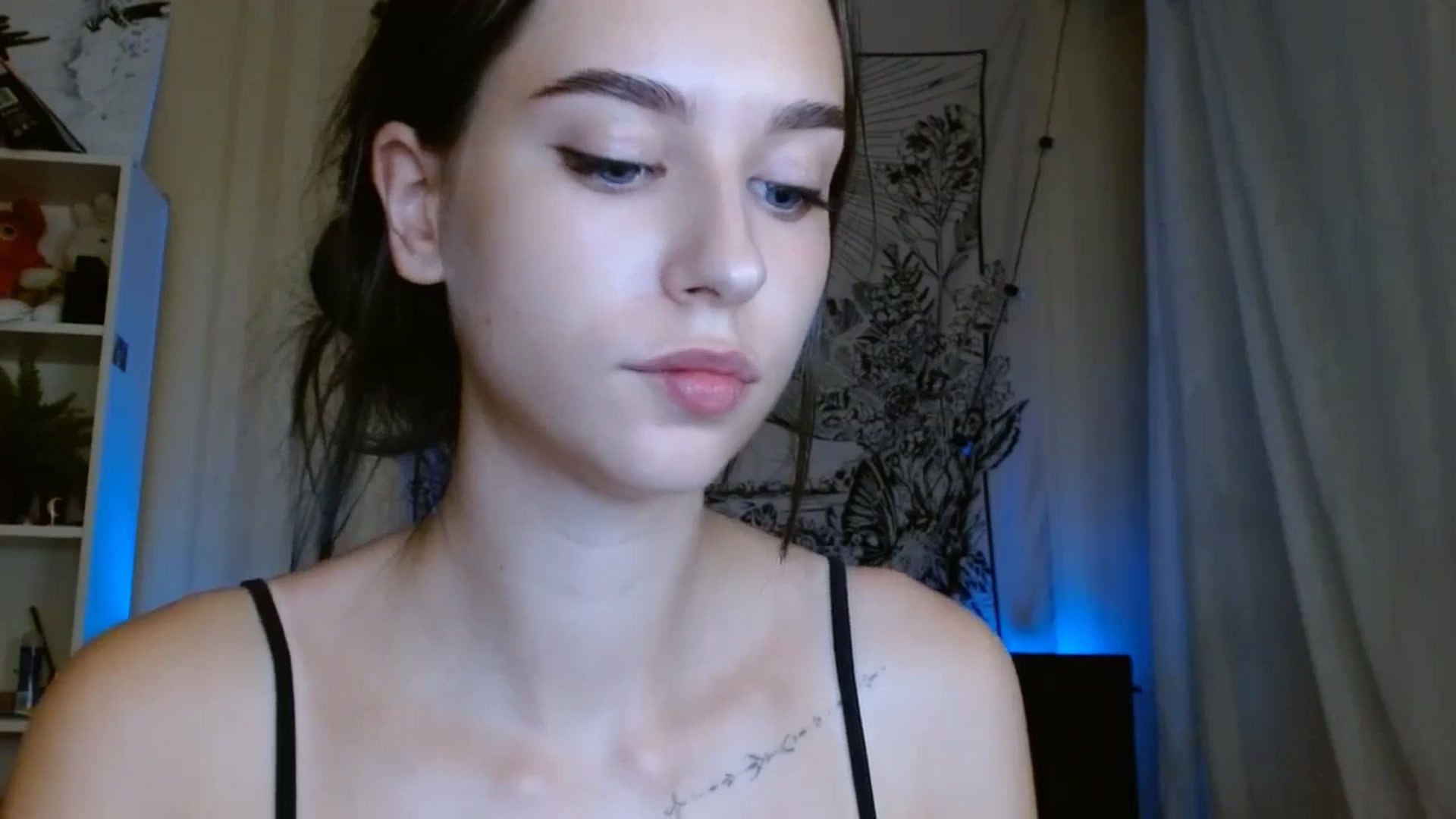 Gallery image thumbnail from ElsieF_'s myfreecams stream on, 08/11/2024, 18:51 image 20 of 20