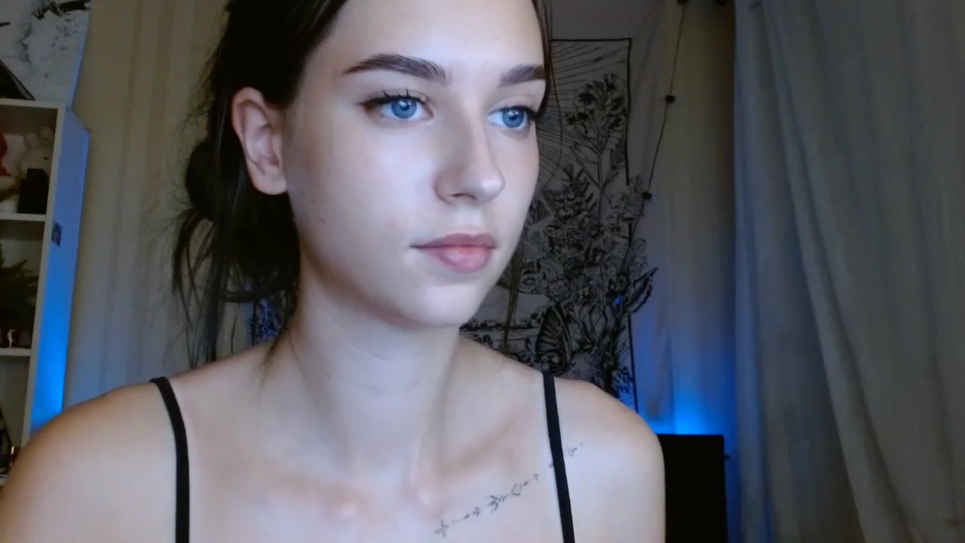 Gallery image thumbnail from ElsieF_'s myfreecams stream on, 08/11/2024, 18:51 image 13 of 20