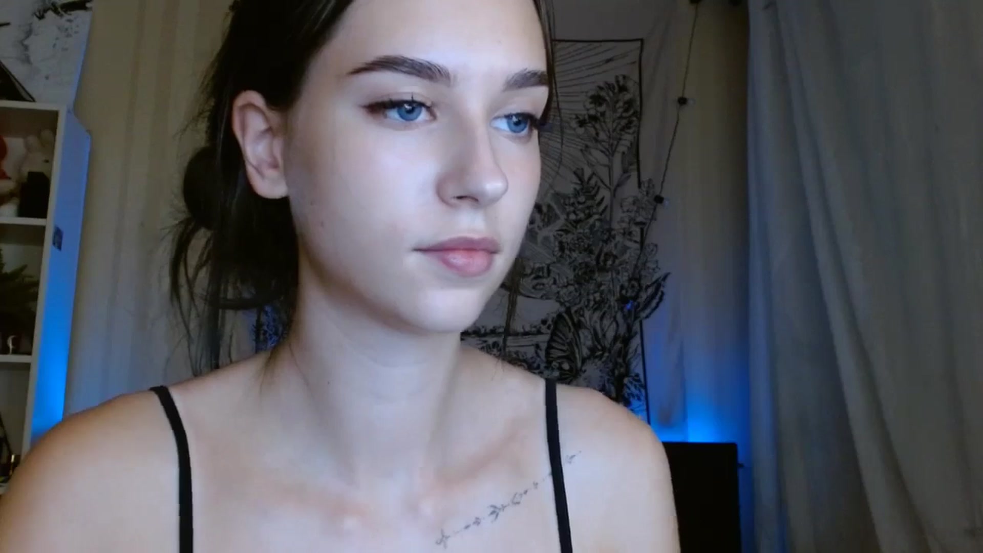Gallery image thumbnail from ElsieF_'s myfreecams stream on, 08/11/2024, 18:51 image 11 of 20